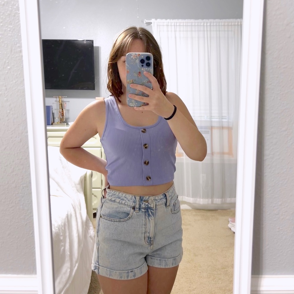purple tank top